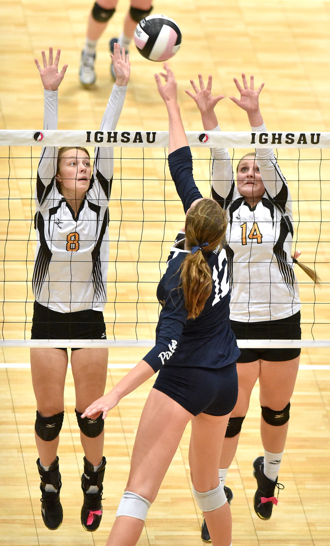 Hudson vs Lawton-Bronson state volleyball